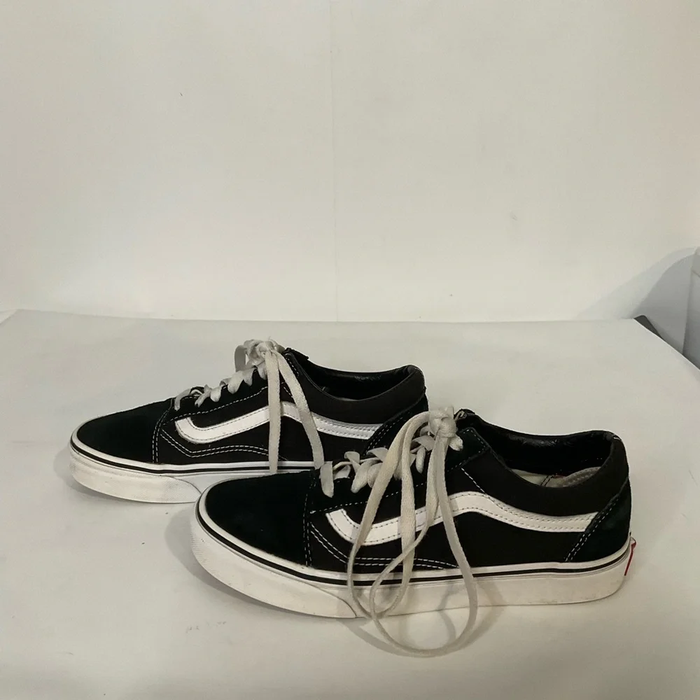 VANS Old Skool Black White Mens 5.5 Women’s 7 Lace-Up Sneakers; White Soles
